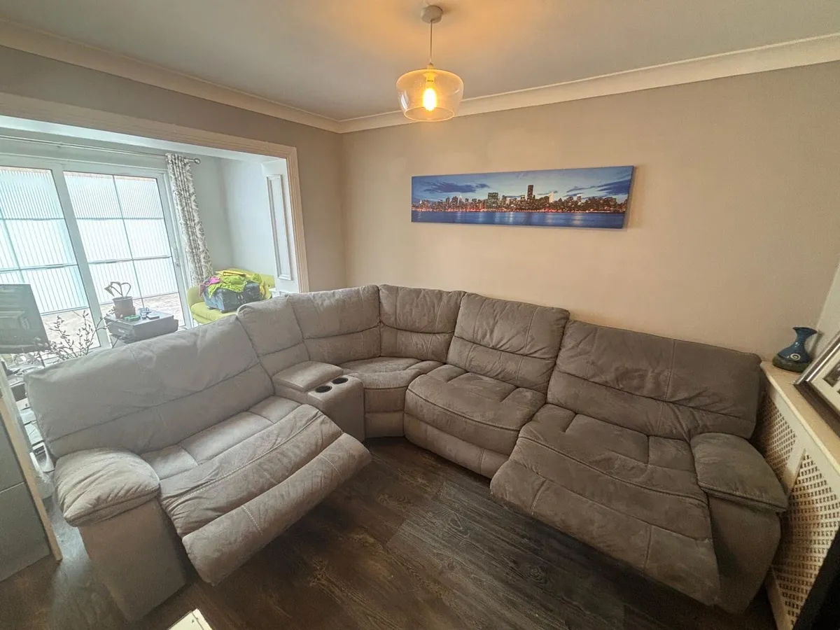 5 piece detachable recliner corner suite - Image 1