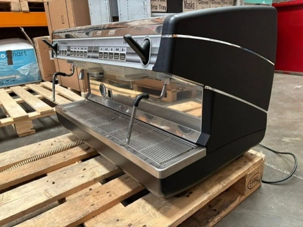 Nuova Simonelli Appia II 2 Group Espresso Machine - Image 3