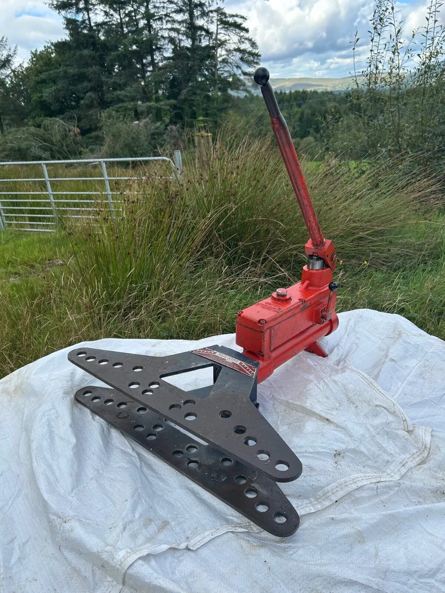 Tubela Bender With 4 Formers - Image 1