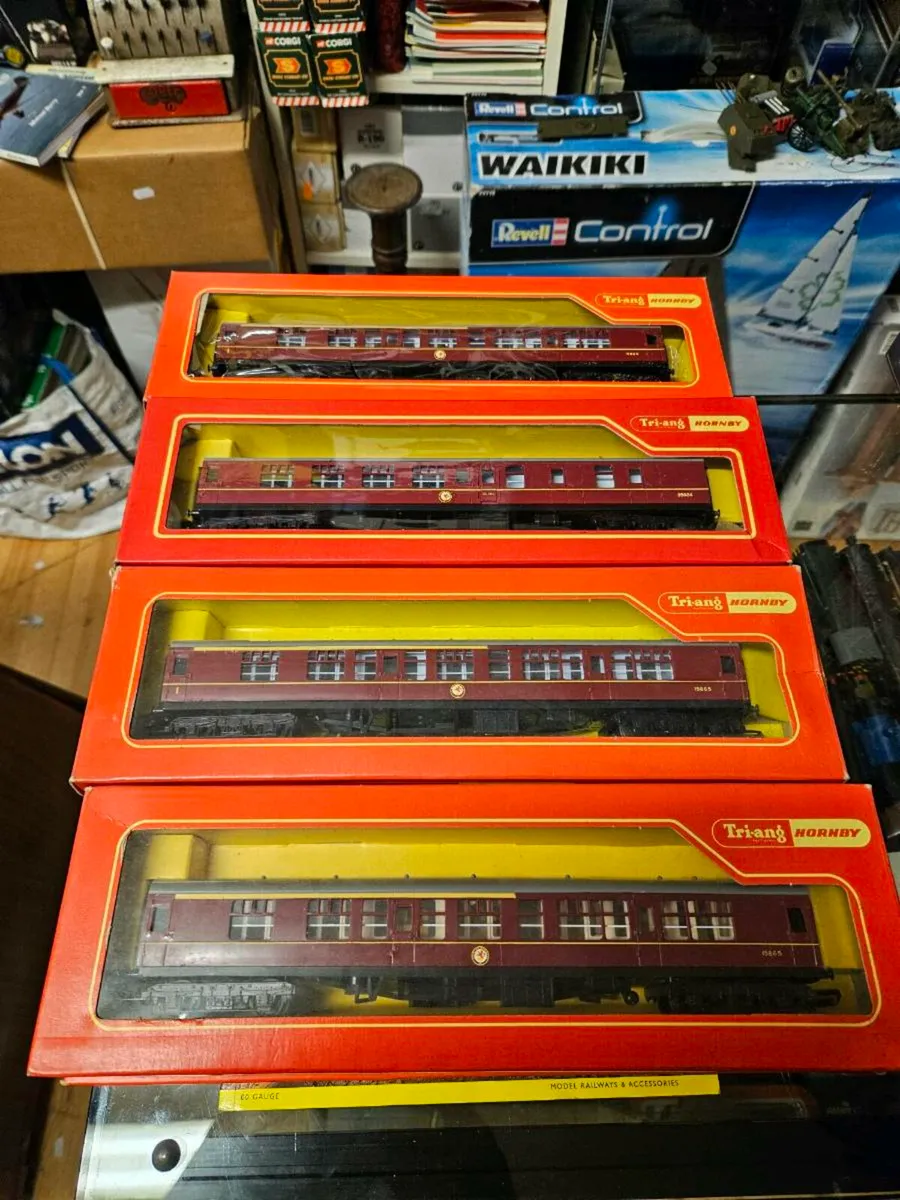 Hornby Triang OO Gauge Carraiges - Image 2