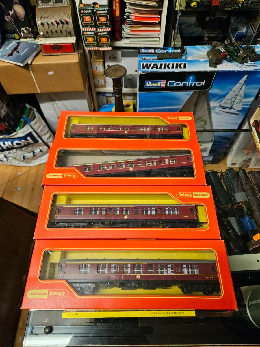 Hornby Triang OO Gauge Carraiges - Image 3