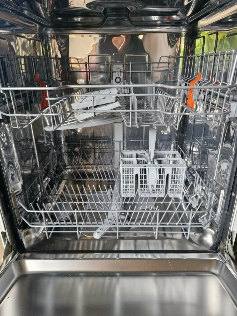 Hotpoint Dishwasher - Image 2