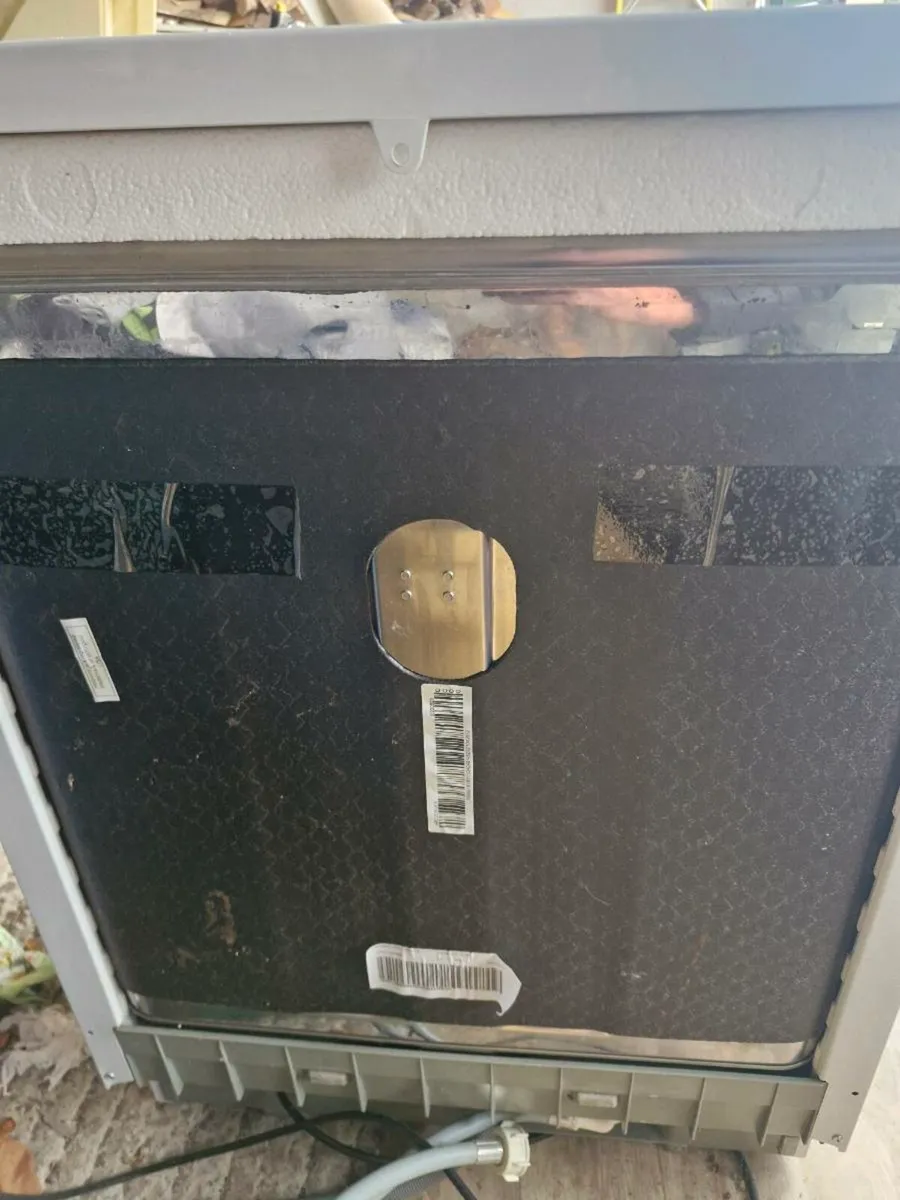 Hotpoint Dishwasher - Image 3