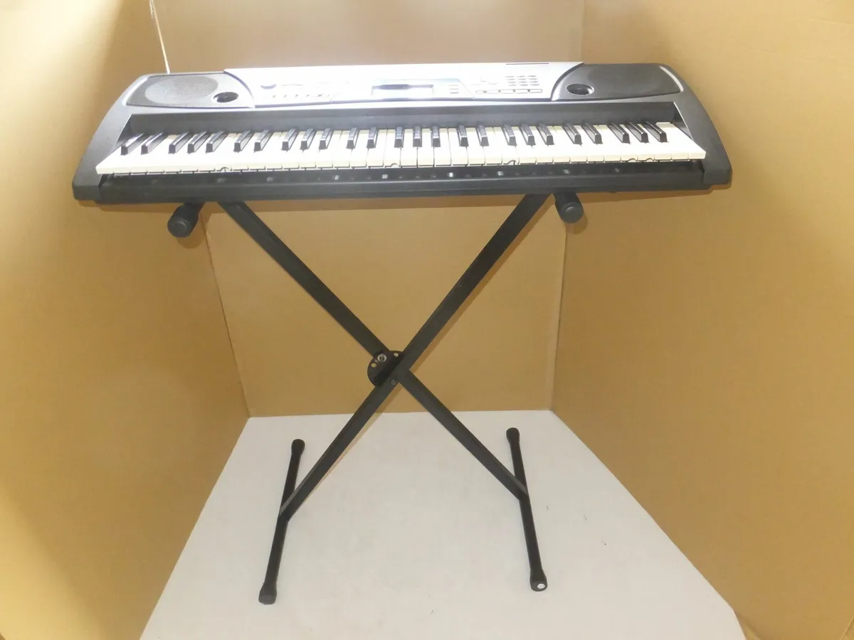 Yamaha portatone music keyboard With stand - Image 3