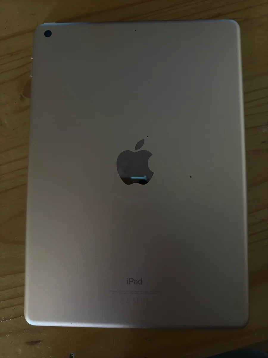 Apple iPad 6th generation - Image 3
