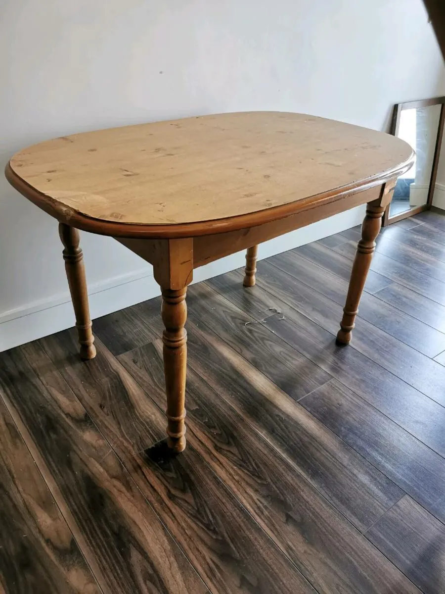 Lovely kitchen table - Image 1