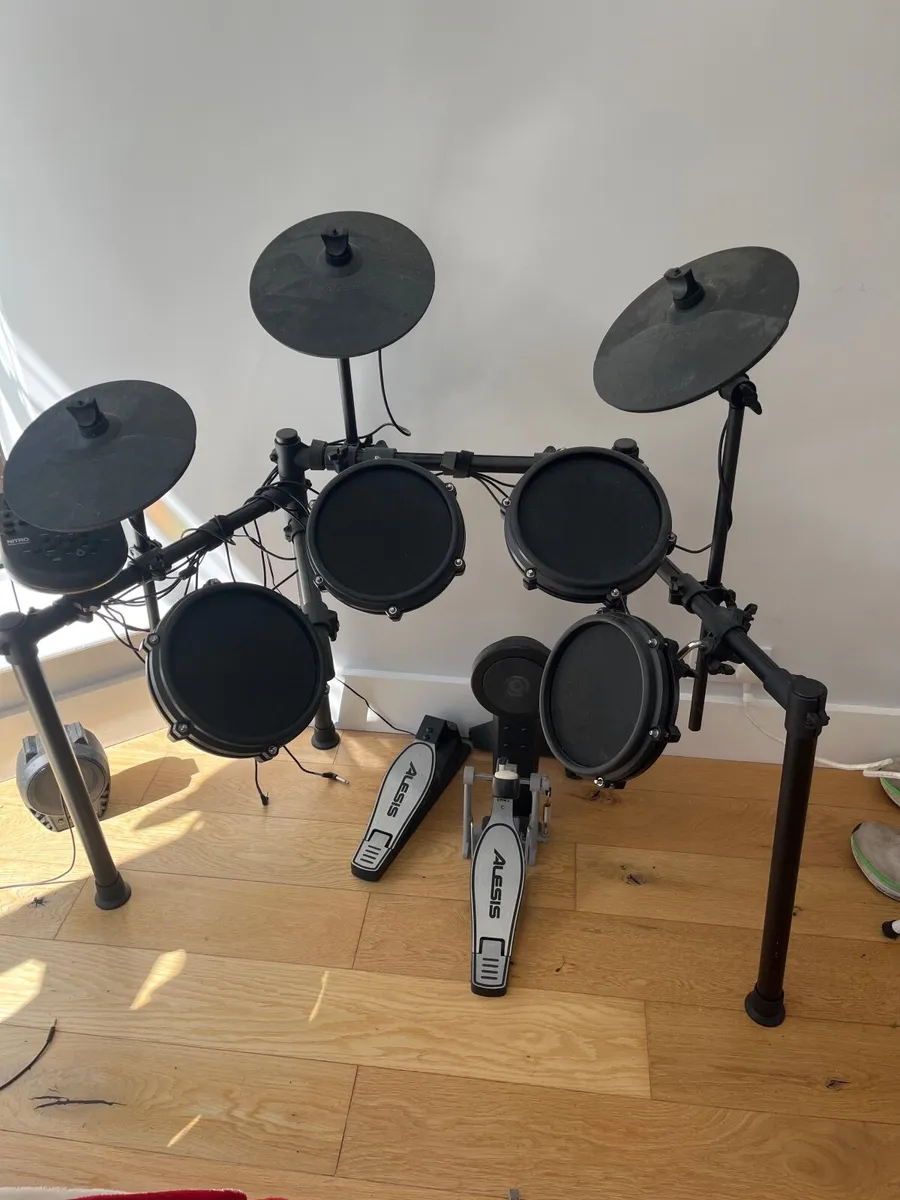 Alesis nitro drum kit - Image 1