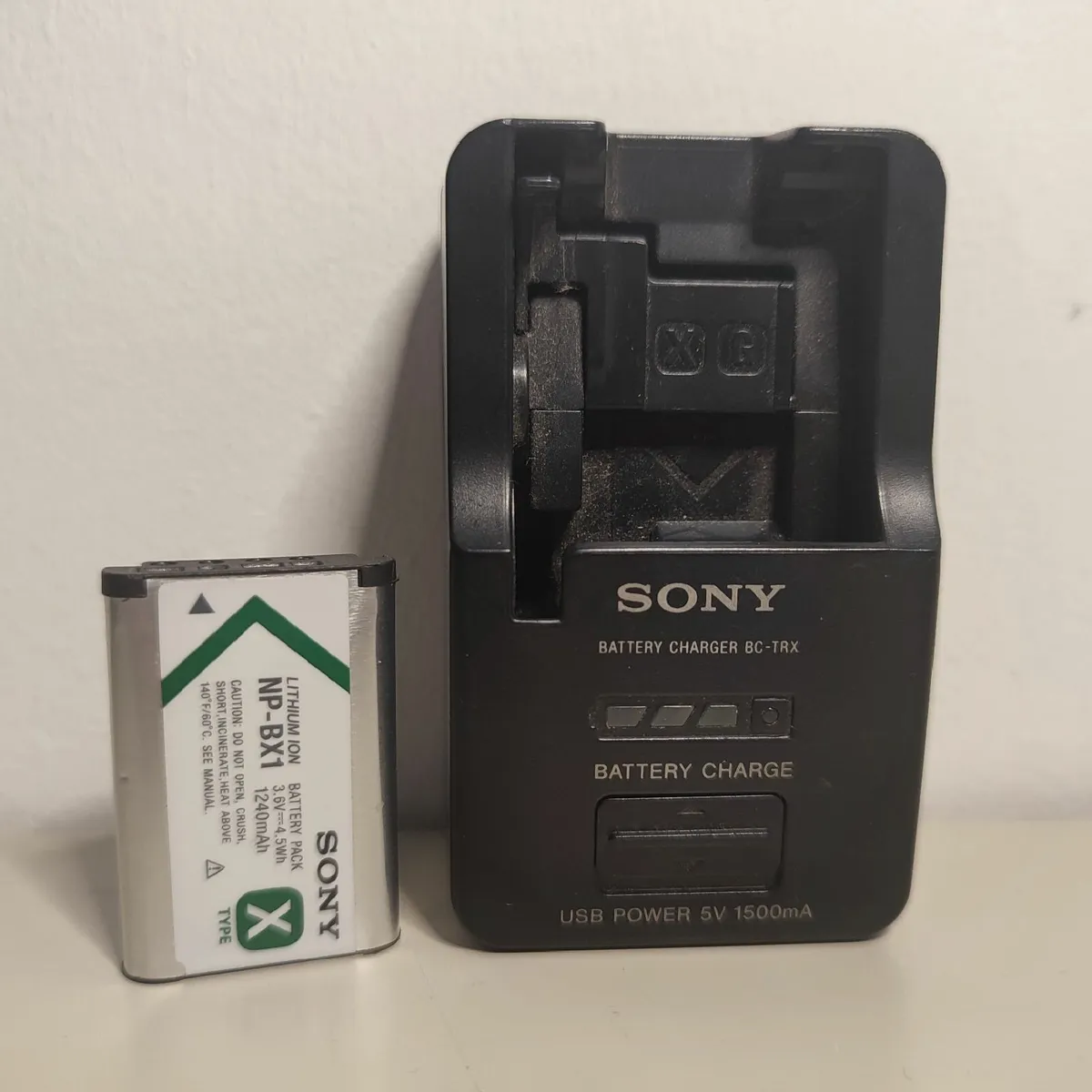 Sony Battery Charger BC-TRX And Sony Battery NP-BX - Image 1