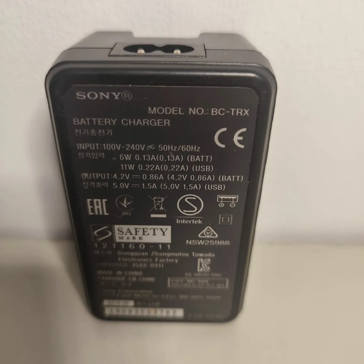 Sony Battery Charger BC-TRX And Sony Battery NP-BX - Image 2
