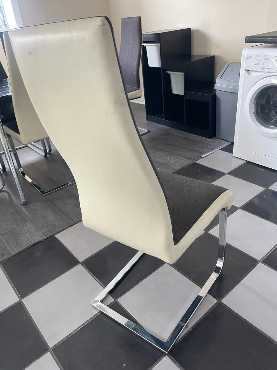 “Set” 6 leather Dining Chairs - Image 4