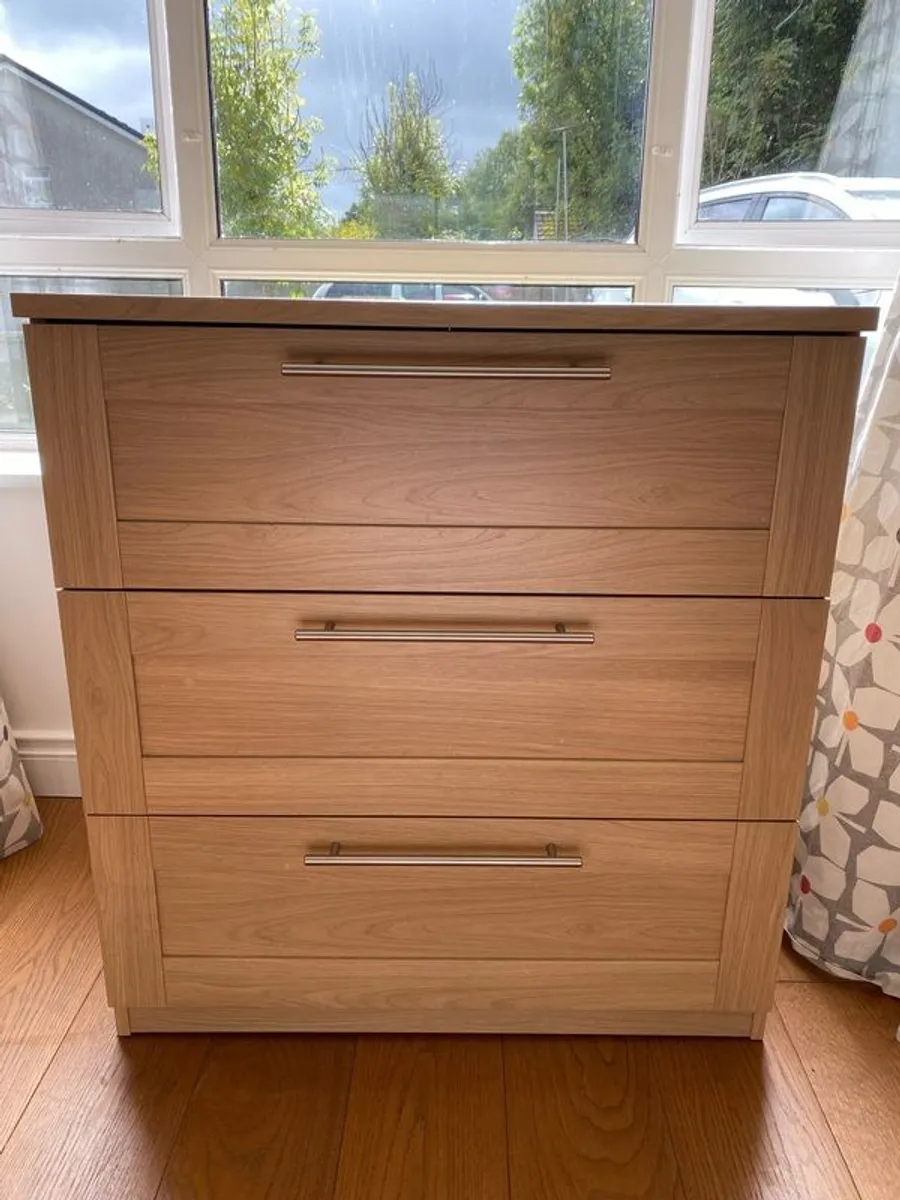 chest of drawers - Image 1