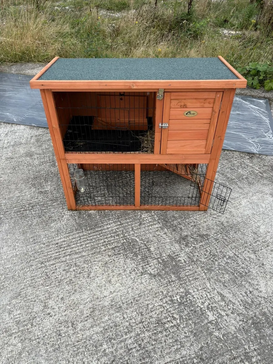 Rabbit hutch like new condition - Image 1