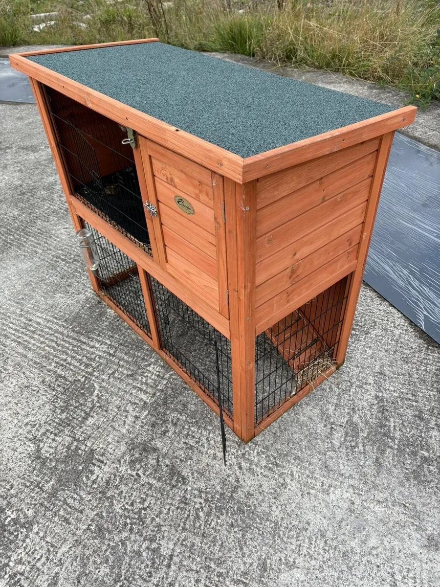Rabbit hutch like new condition - Image 4
