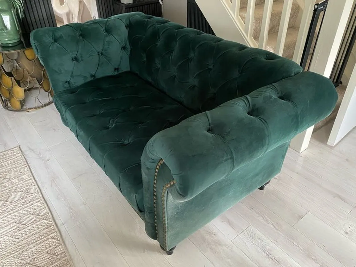 2 seater chesterfield sofa - Image 1