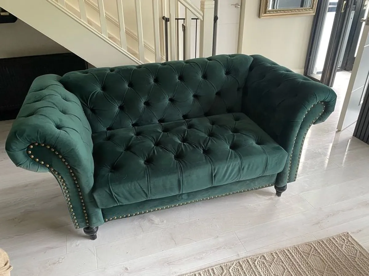 2 seater chesterfield sofa - Image 3