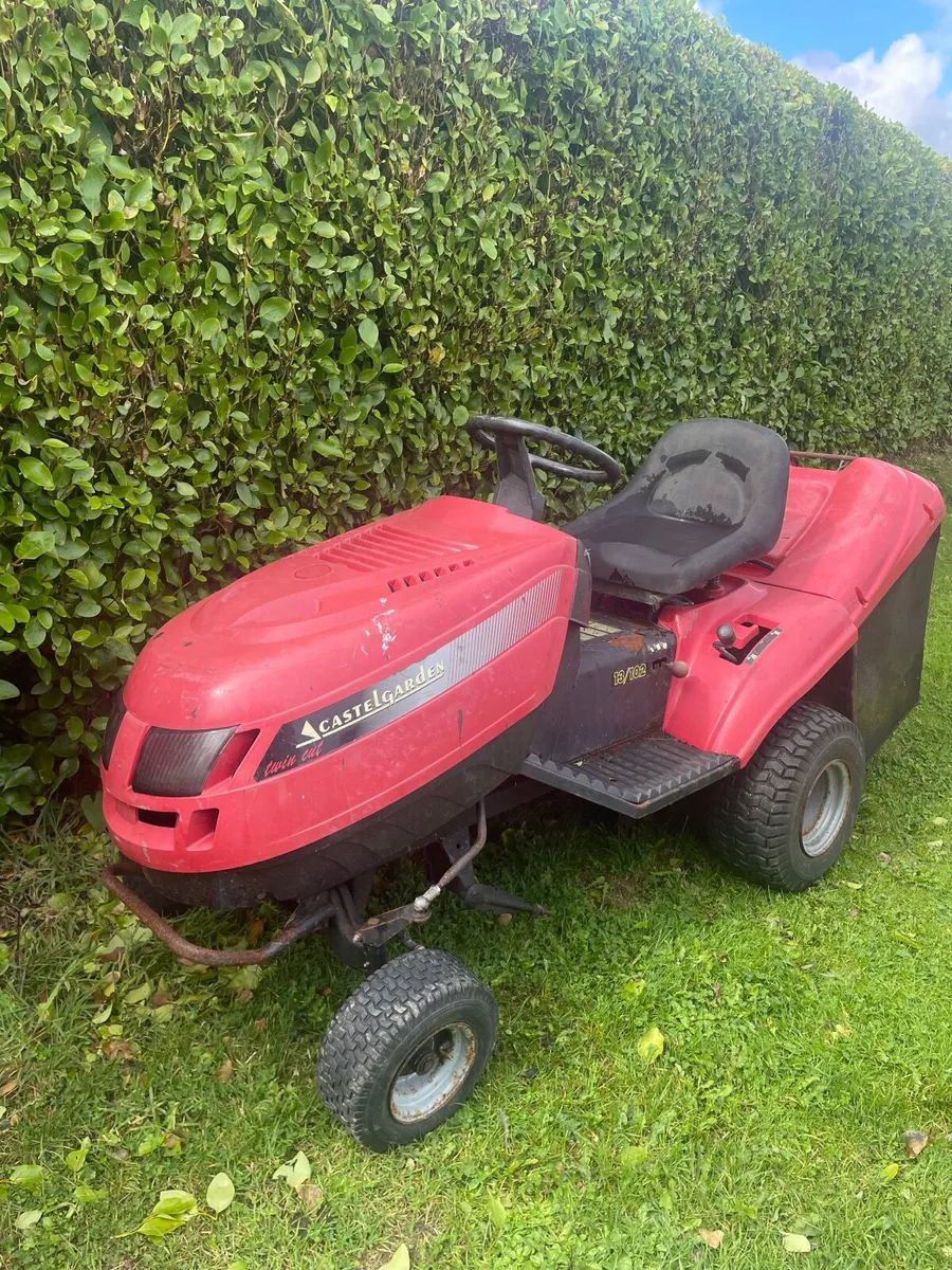 Castlegarden ride on mower - Image 1