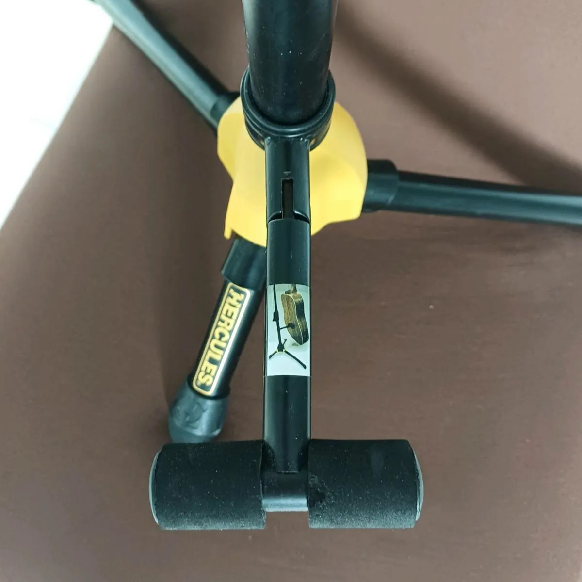 Hercules GS414B PLUS Auto Grip Guitar Stand - Image 3