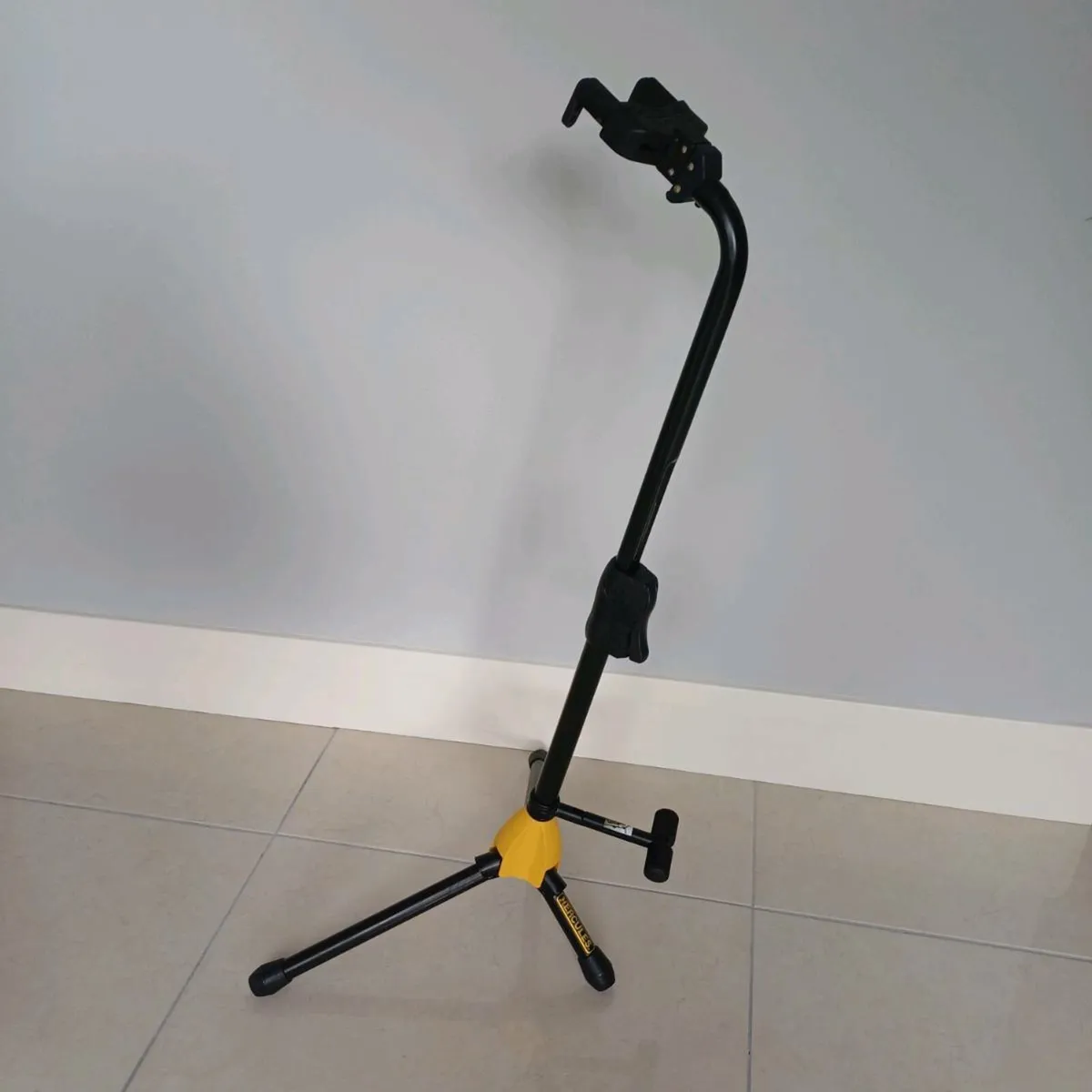 Hercules GS414B PLUS Auto Grip Guitar Stand - Image 1