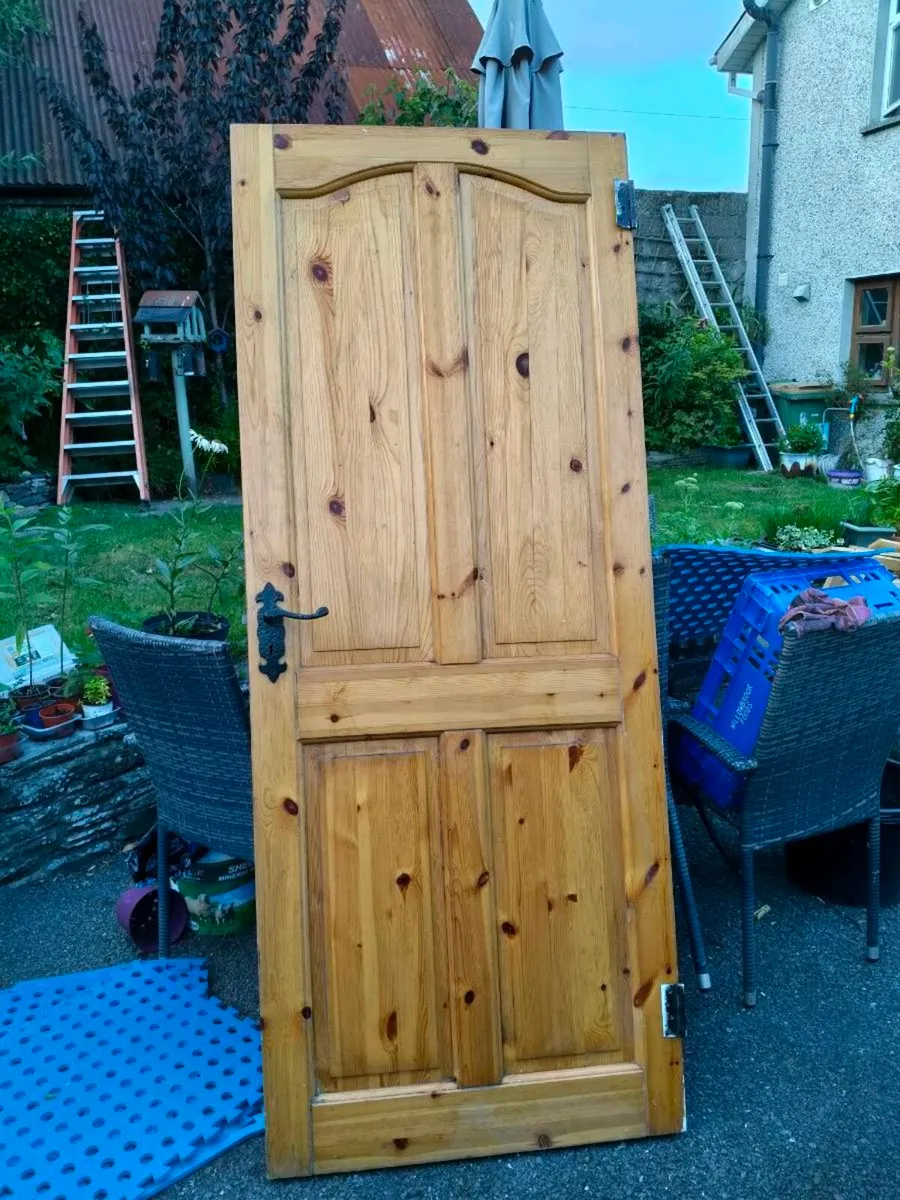 Single solid timber door. - Image 1
