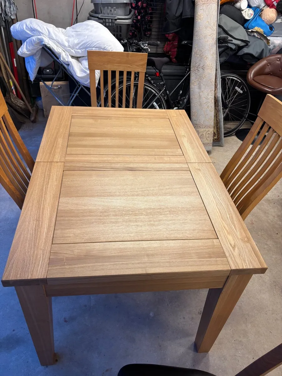 Table and chairs - Image 3