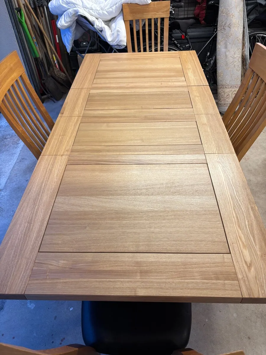Table and chairs - Image 4