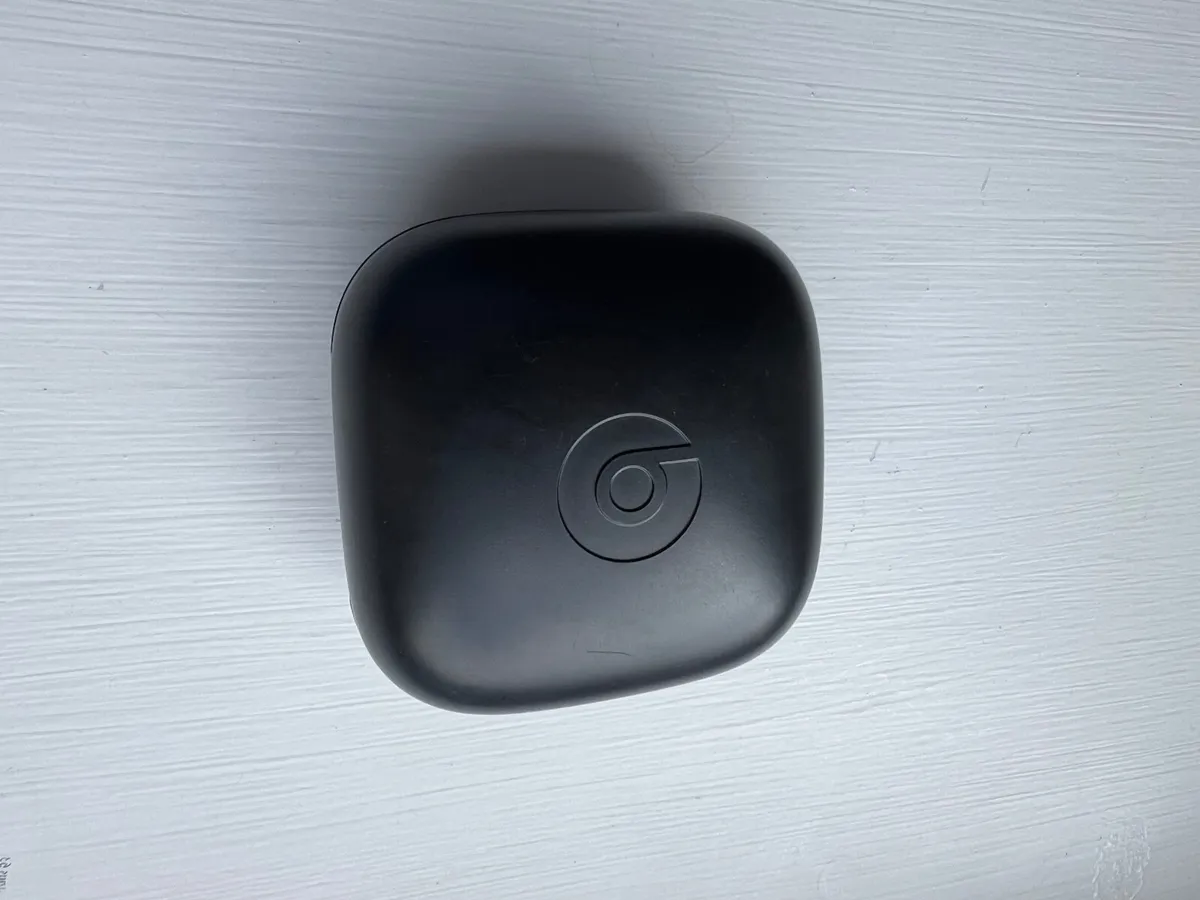 Powerbeats pro case ONLY - Image 1