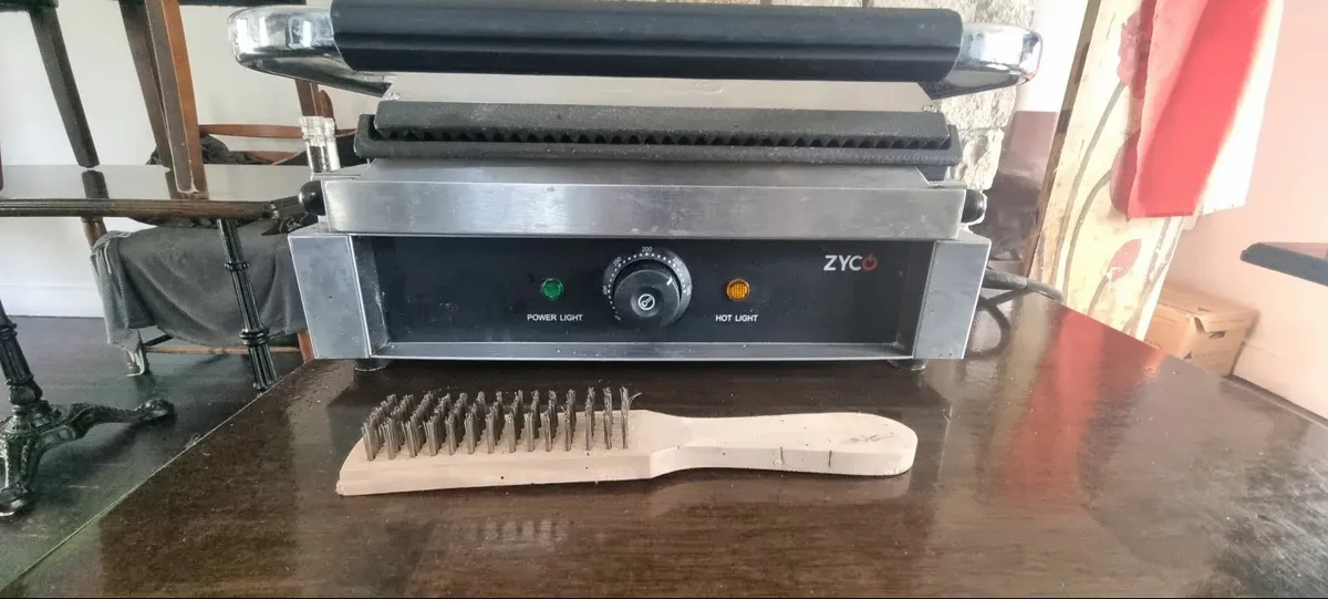 Grill - Image 1