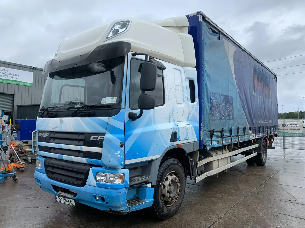 BID ONLINE NOW - UNRESERVED 2013 DAF CF CURTAINSID - Image 1