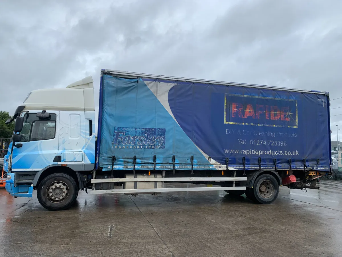 BID ONLINE NOW - UNRESERVED 2013 DAF CF CURTAINSID - Image 2