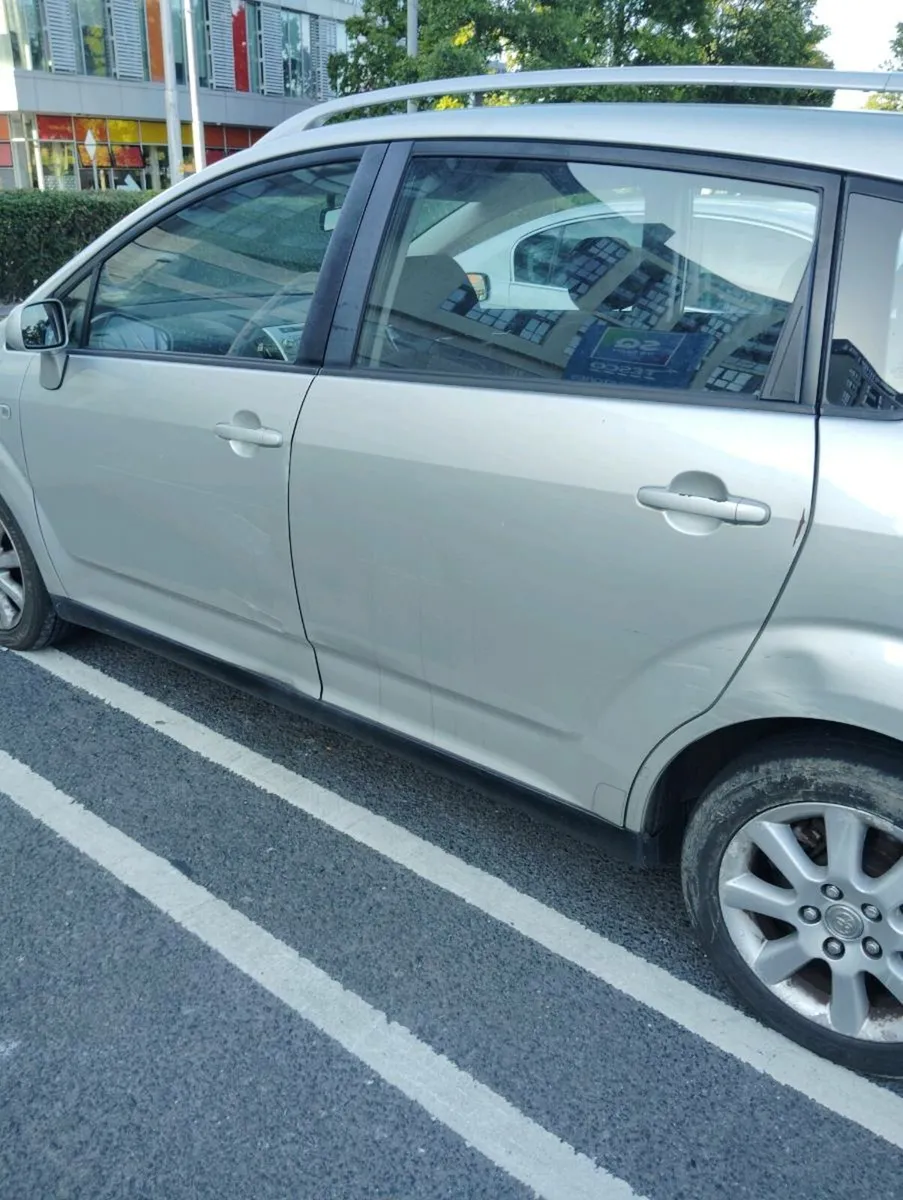 Toyota Corolla Verso - Image 1