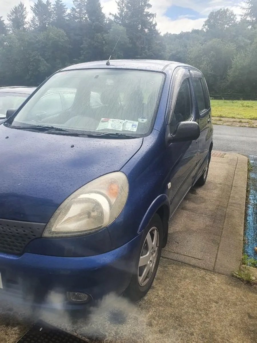 2000 Toyota Yaris - Image 1