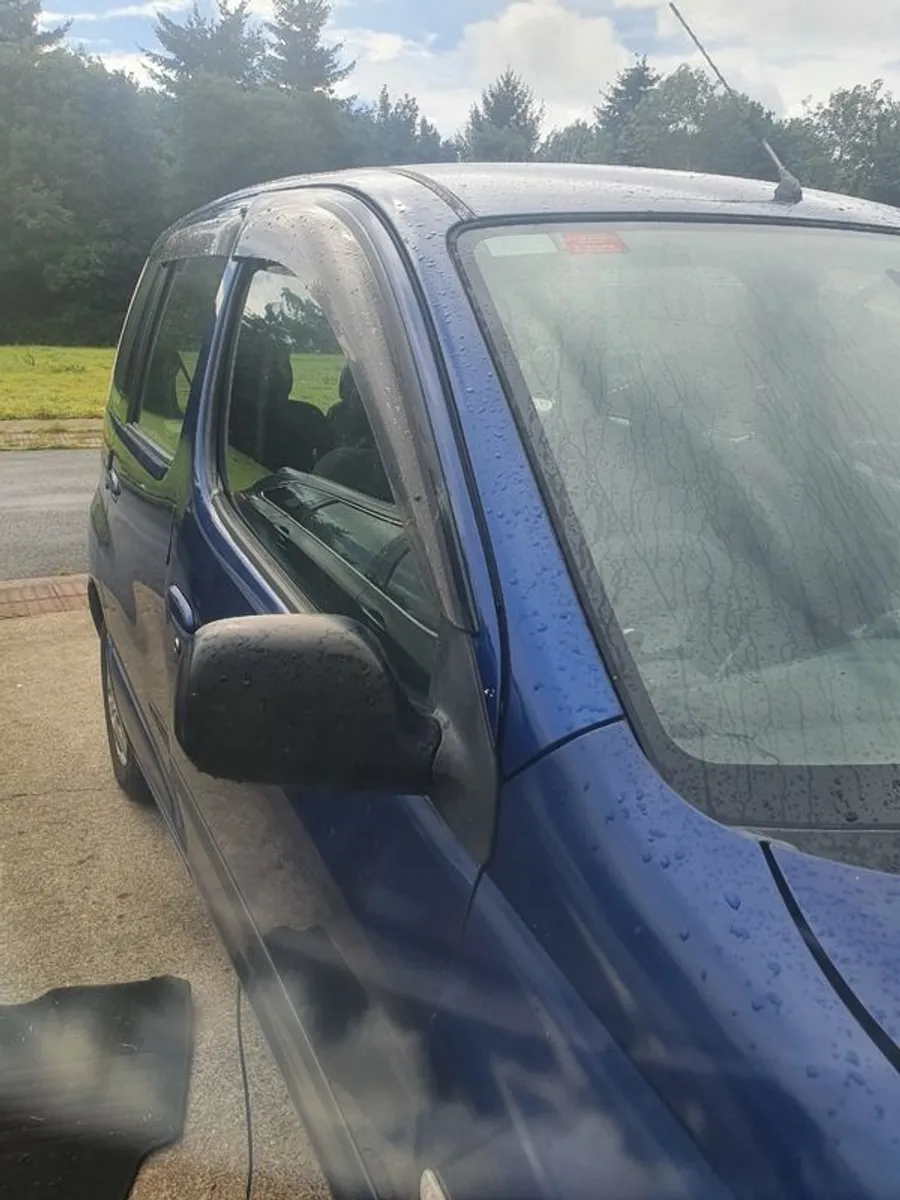 2000 Toyota Yaris - Image 4