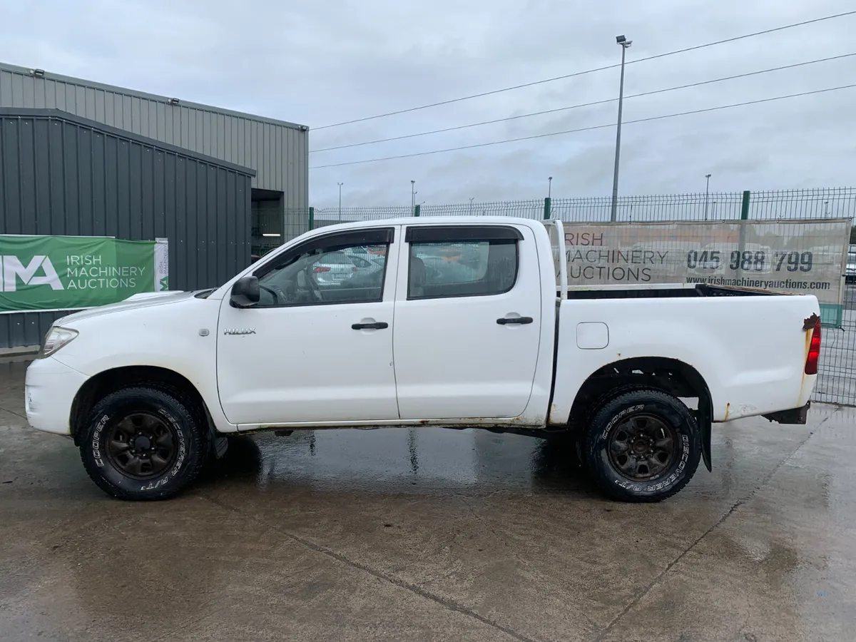 BID ONLINE NOW - UNRESERVED 2011 TOYOTA HILUX D4D - Image 2