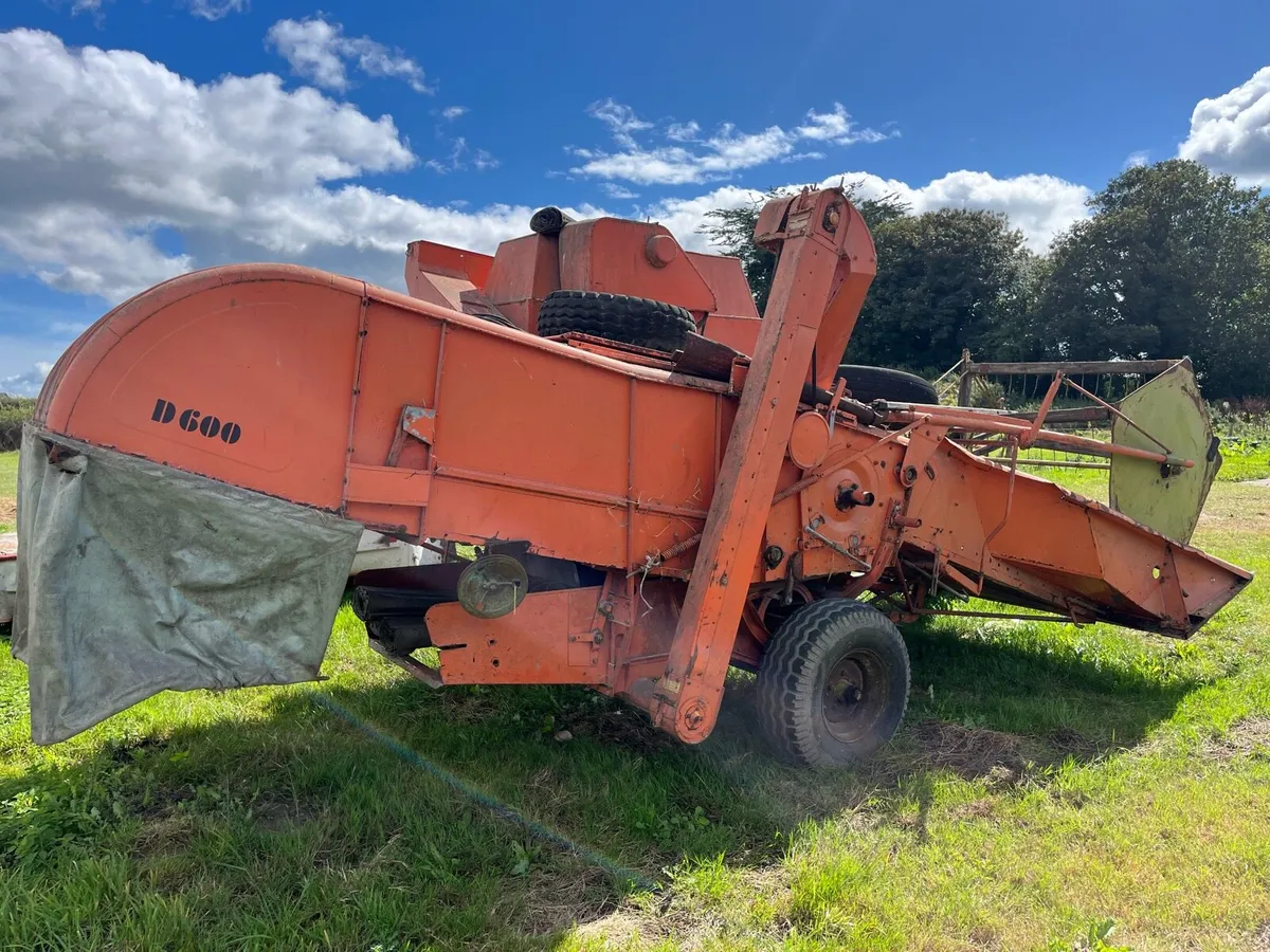 Dania 600 trailed combine - Image 1