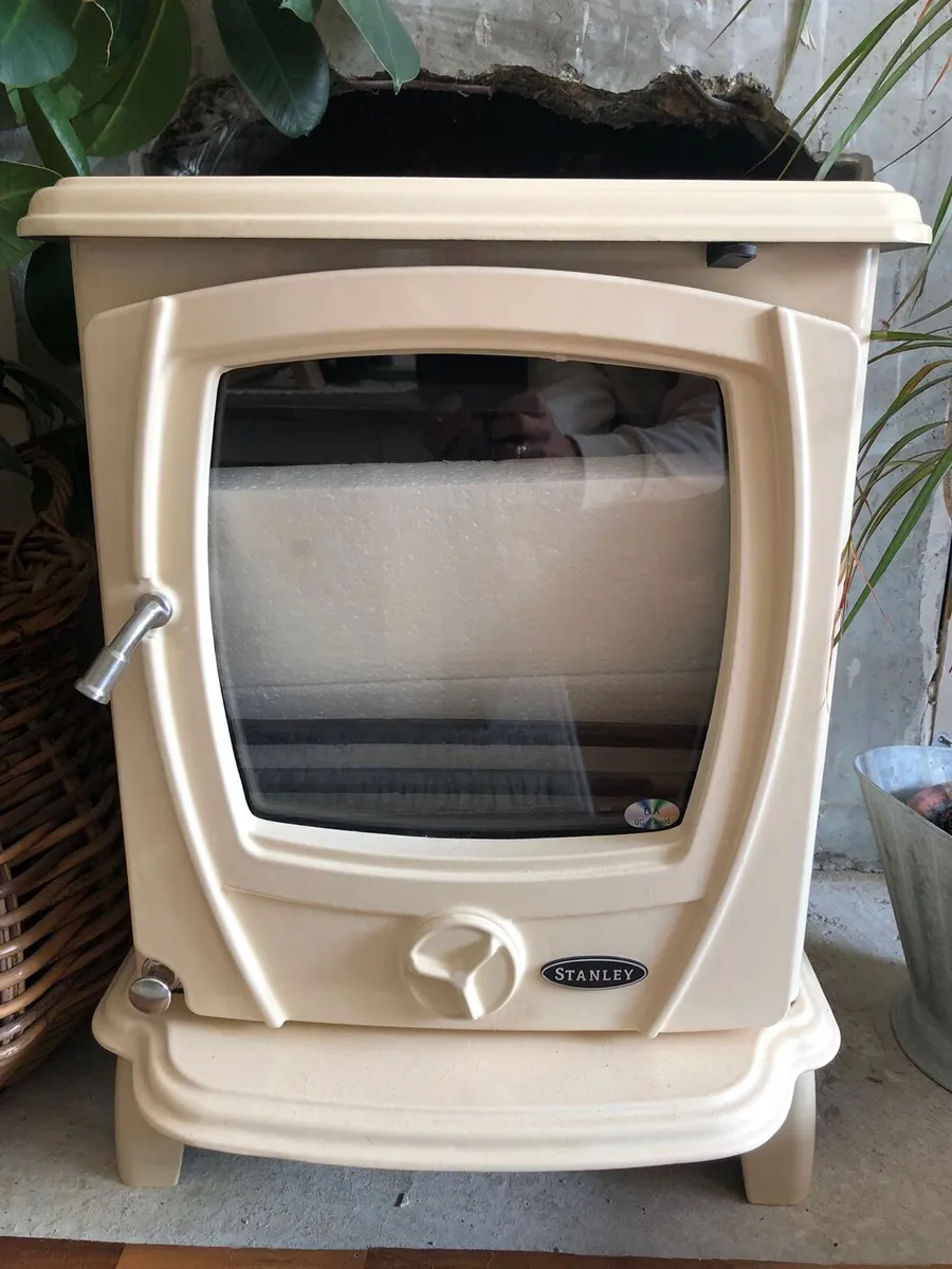 New free standing stove - Image 1