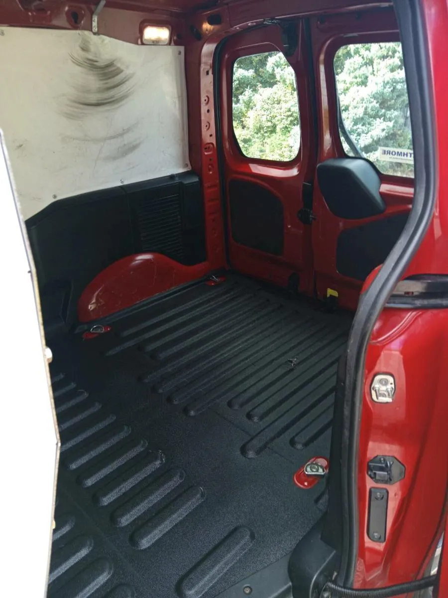 Van - Image 2