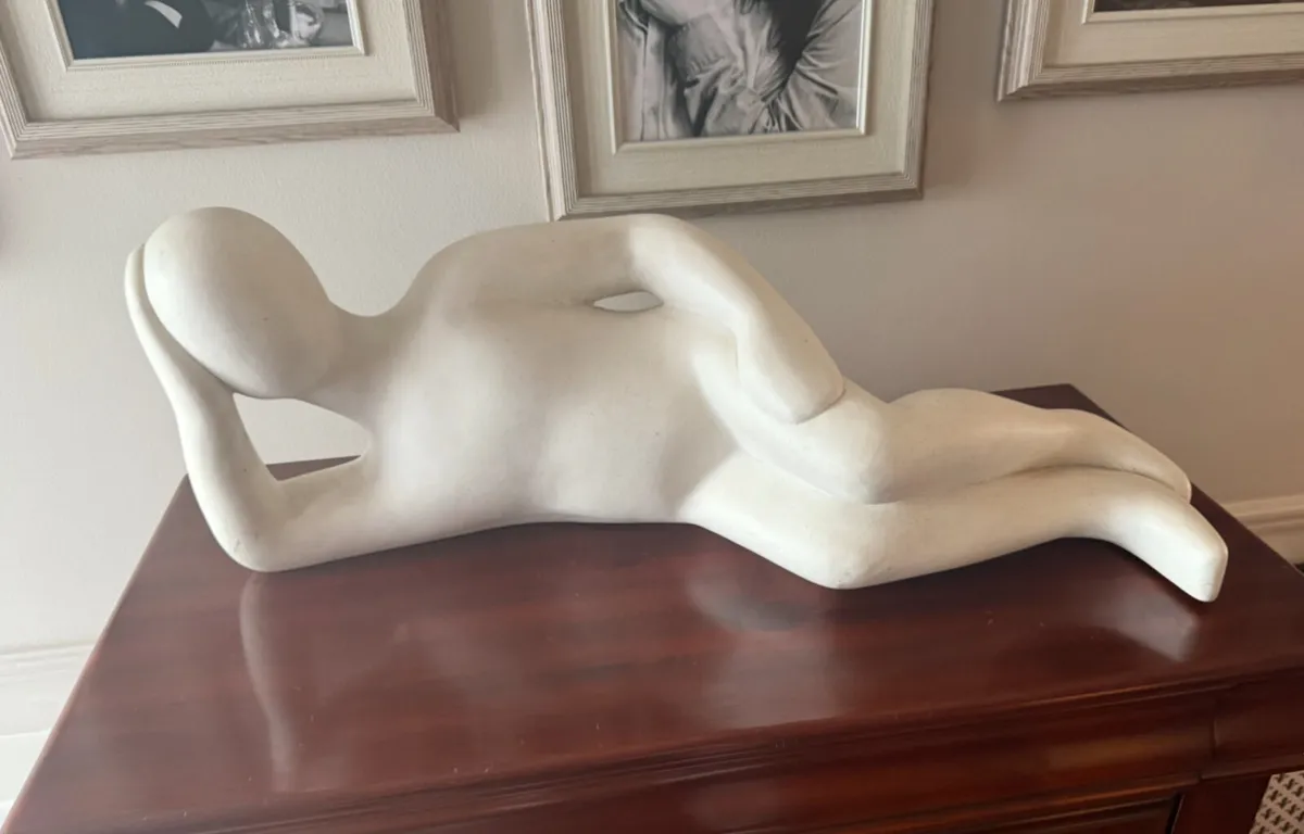 Large white stone sculpture figurine - Image 2