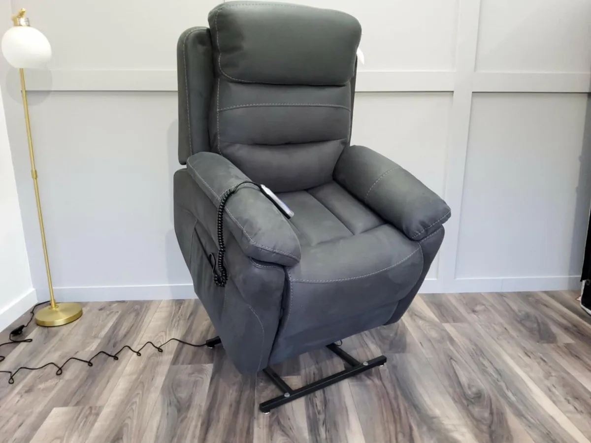 Brand-new lift and rise electric recliner - Image 2