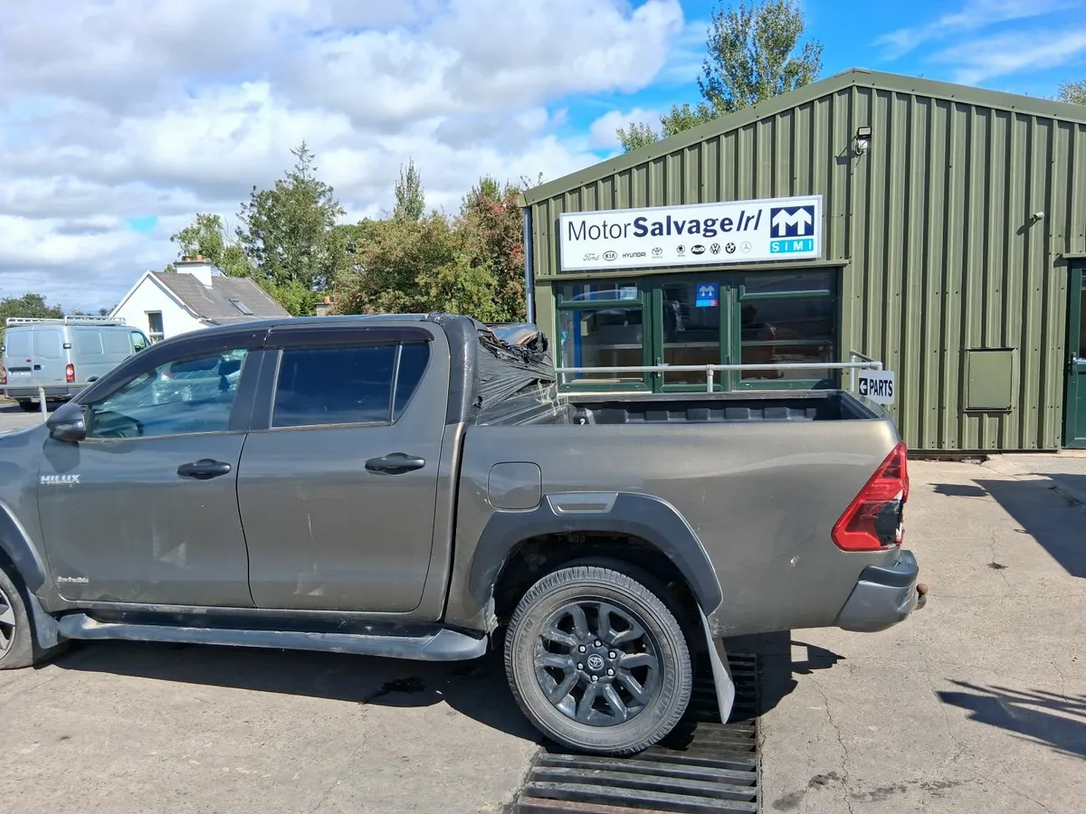 2022 TOYOTA HILUX 2.8L Diesel (for parts only) - Image 2