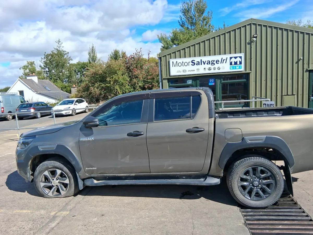 2022 TOYOTA HILUX 2.8L Diesel (for parts only) - Image 3