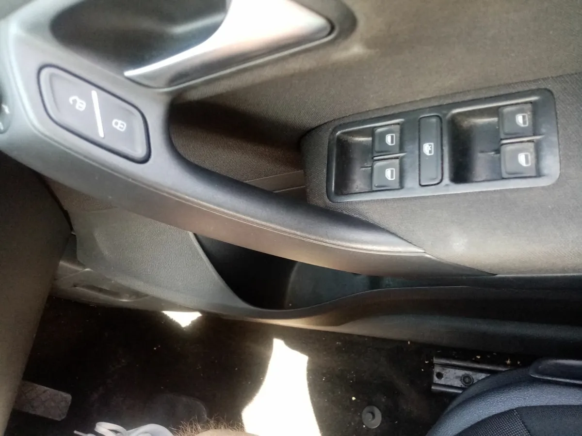 Volkswagen Polo 2017 - Image 2
