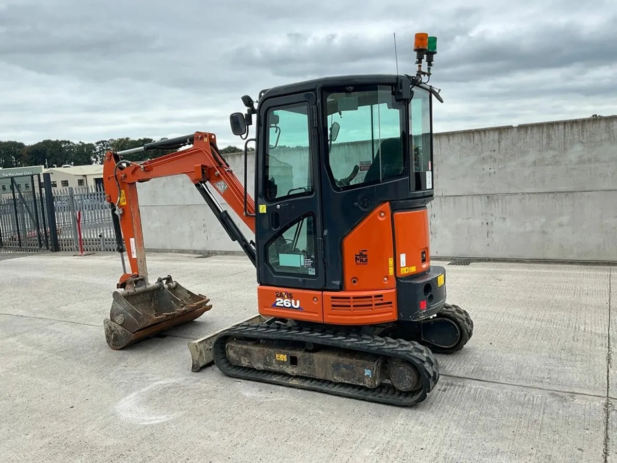 HITACHI ZX26U 2.6 TON MINI DIGGER - Image 4
