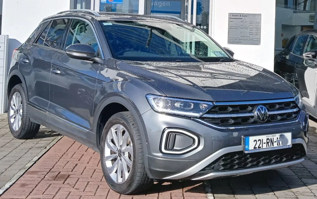 Volkswagen T-Roc Style 1.0 TSI 110HP  rear View C - Image 1