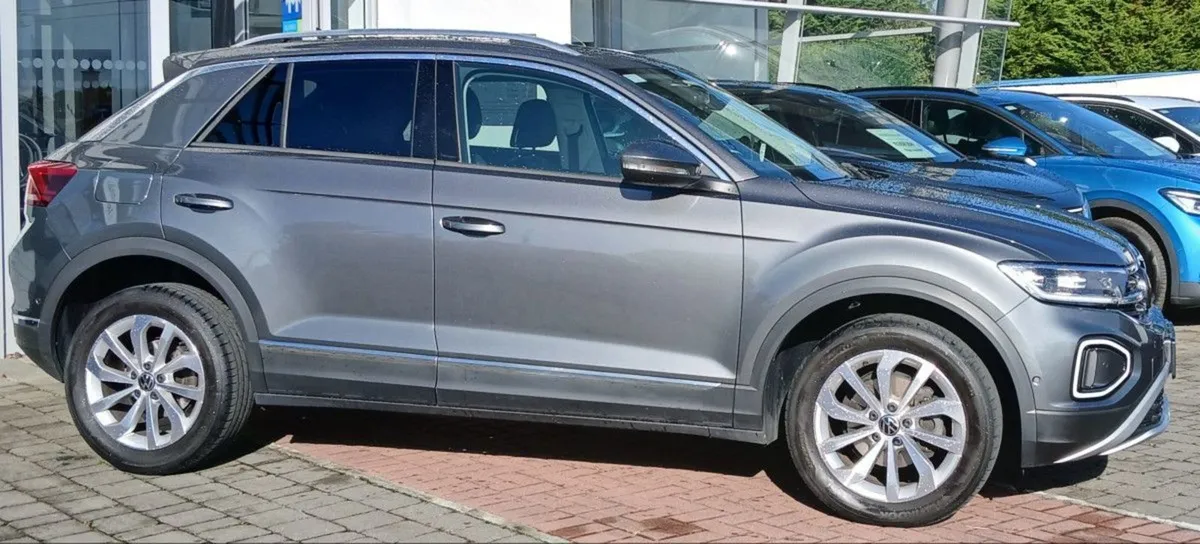 Volkswagen T-Roc Style 1.0 TSI 110HP  rear View C - Image 2