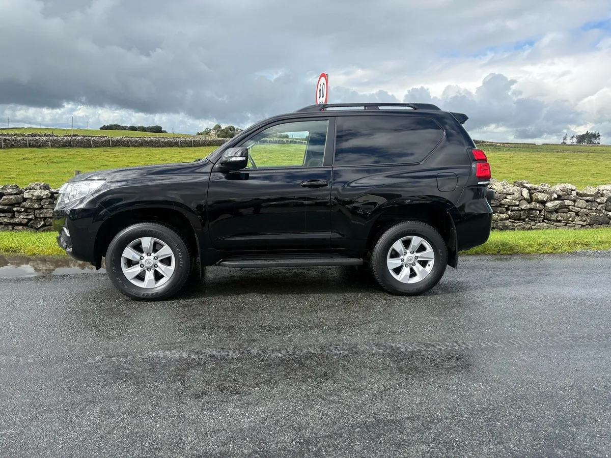2020 Toyota landcruiser swb - Image 4