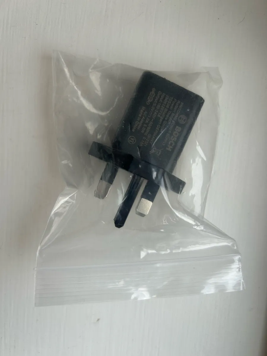 USB Plug Adaptor UK 3 Pin Mains - Image 1