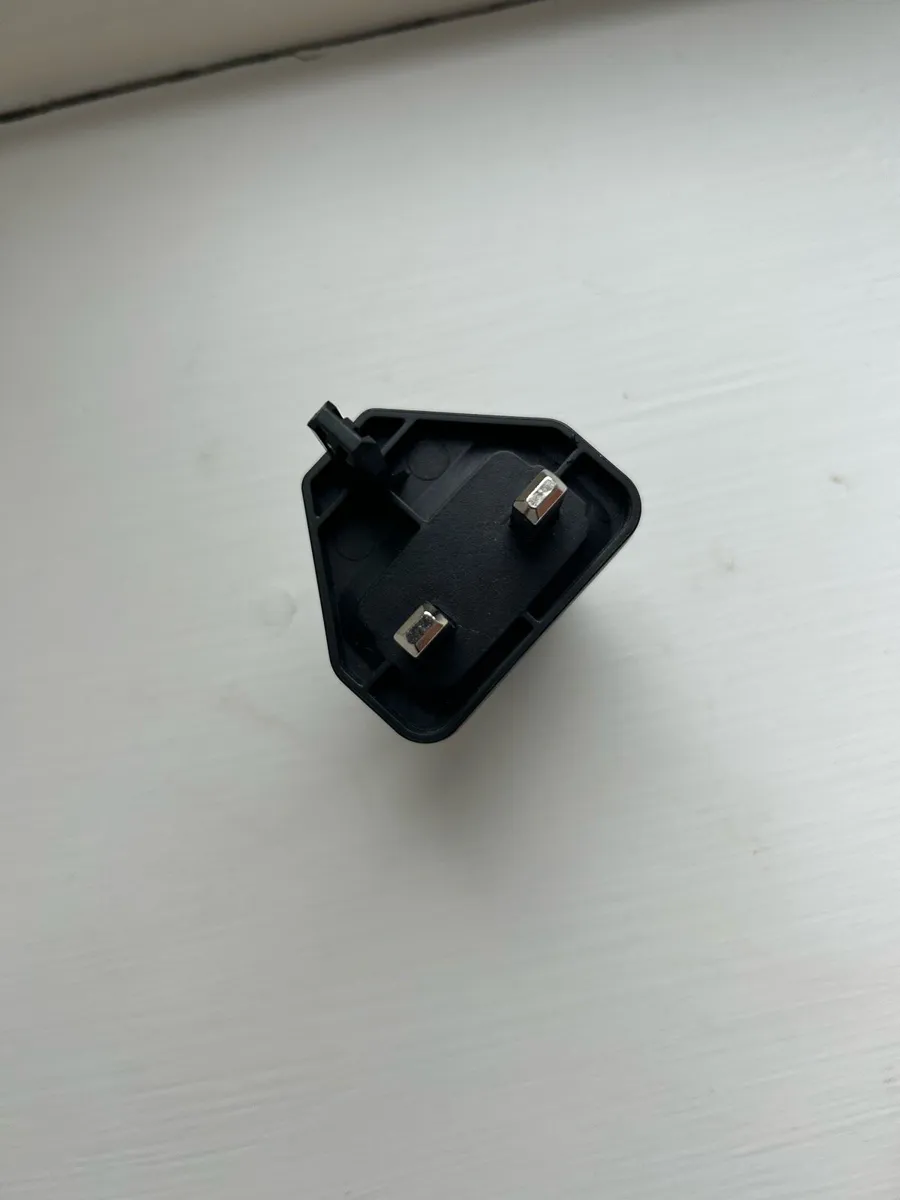 USB Plug Adaptor UK 3 Pin Mains - Image 4