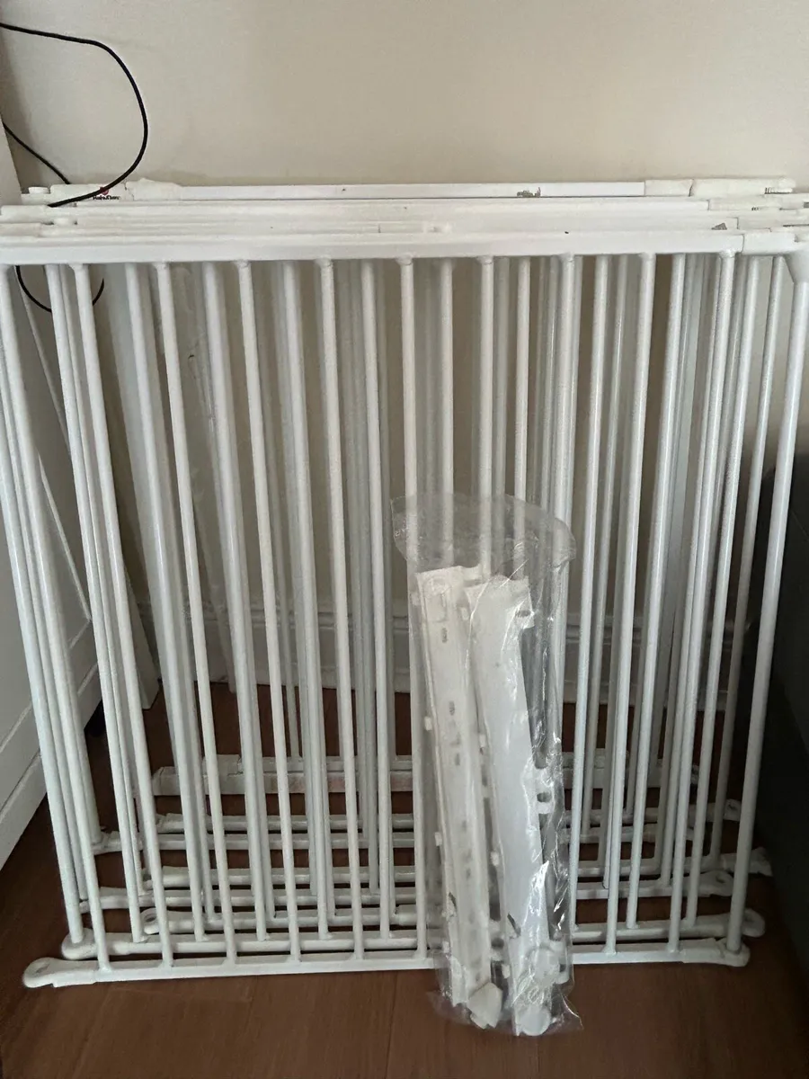 Baby safety gate - Image 1
