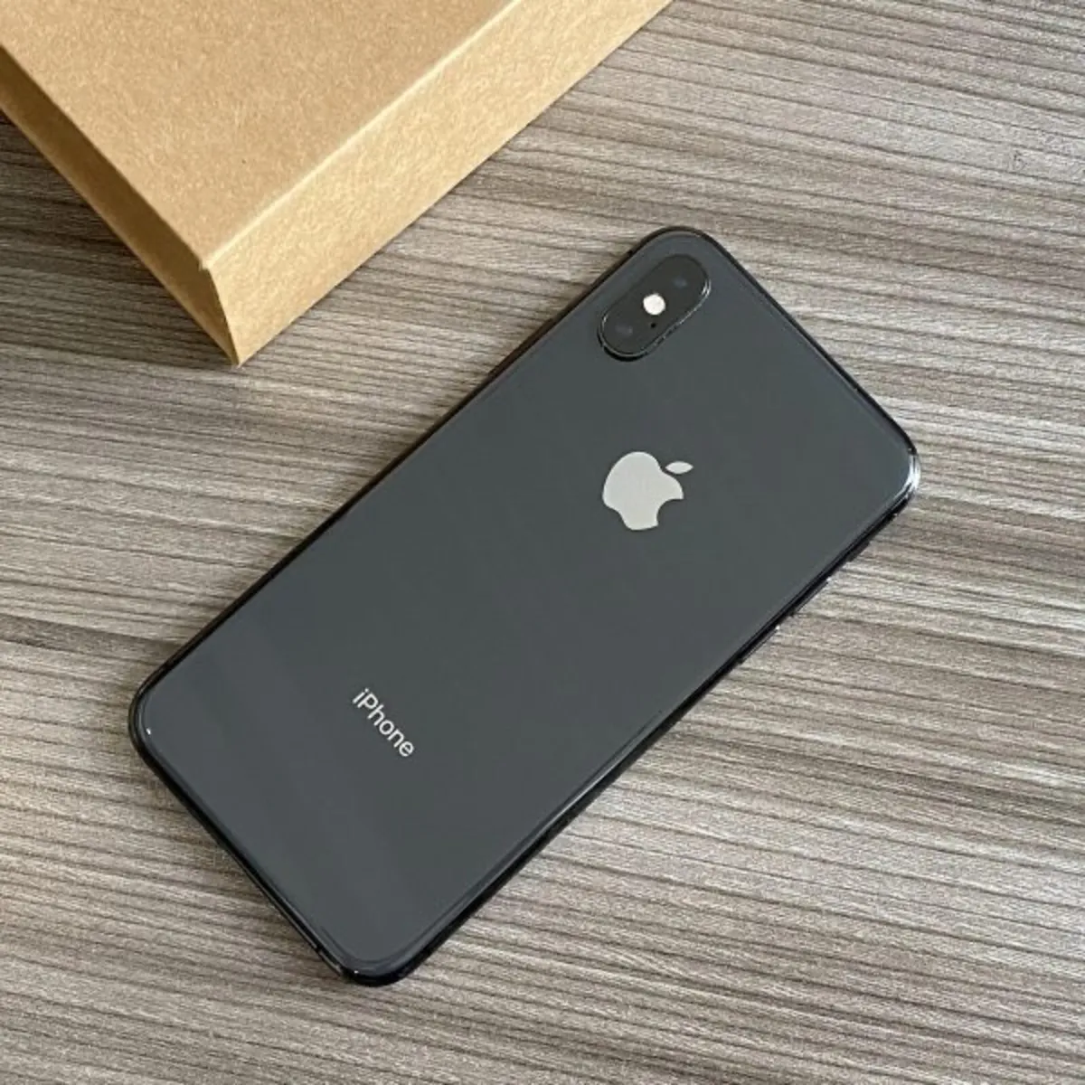 iPhone XS 64GB - Image 1