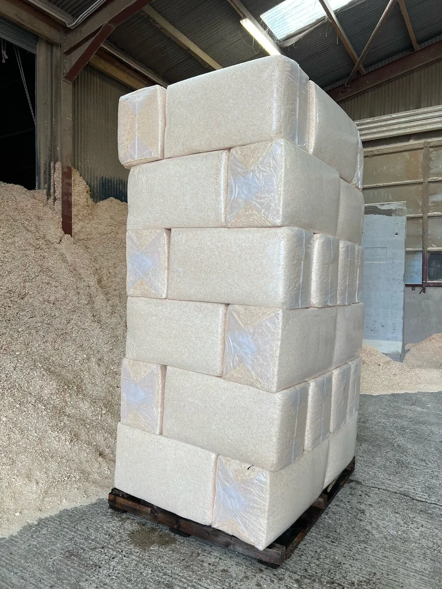 Premium Wood Shavings in 25kg Bales - Image 4